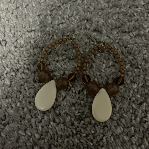 6 pairs of Molly Beads costume jewelry earrings collection - Picture 6 of 12